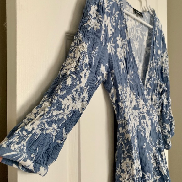 Lulu’s Cornflower Blue and White Patterned Wrap Dress - Picture 4 of 8